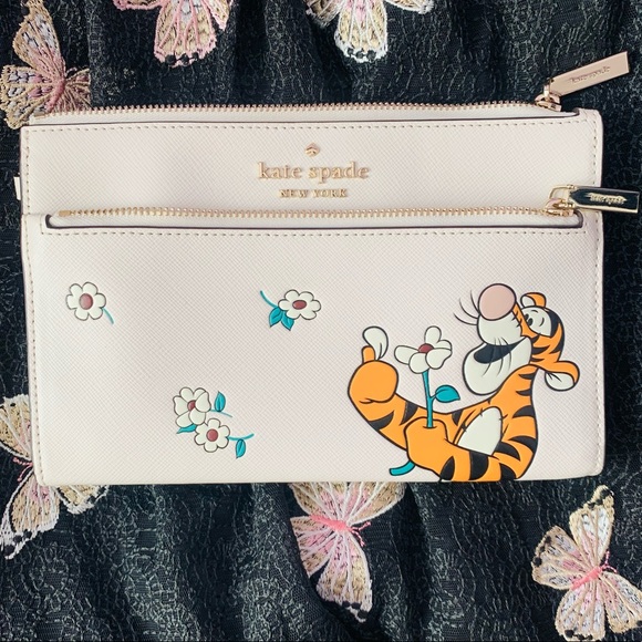 kate spade Handbags - Kate Spade x Disney Tigger Wristlet